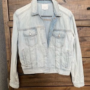 AMERICNA EAGLE LIGHT WASHED JEAN JACKET SIZE S